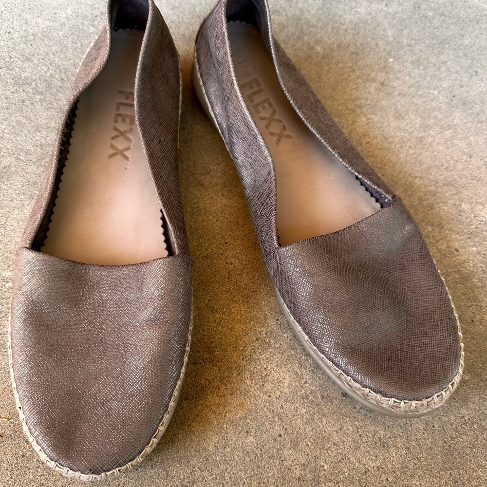 THE FLEXX Women's Textured Metallic Brown Espadrille Flats